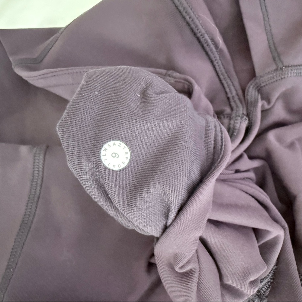 Lululemon - Picture 4 of 4